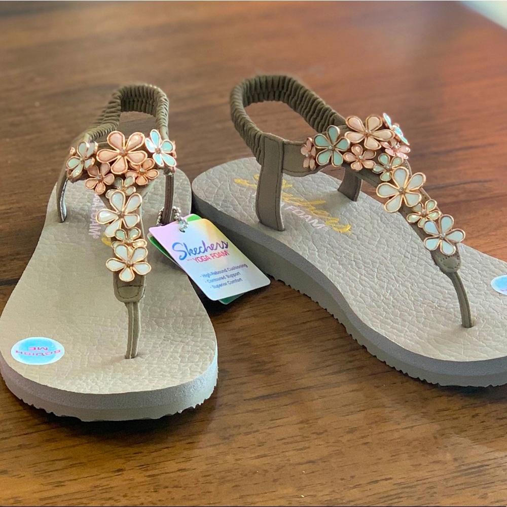 NWT NIB Sketchers Glass Daisy sandal with Yoga Foam Color Meditation  SIZE 7